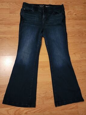 Torrid Bombshell Flare Jeans Size 18R Dark Wash Stretch Women's Denim